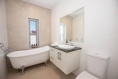 The Bank Apartment - Echuca Holiday Homes
