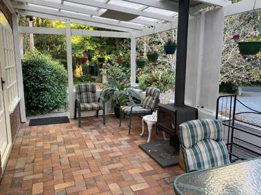 Curtis Falls Studio-Apartment