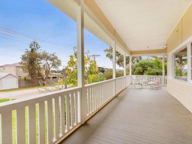 BEACHSIDE GETAWAY - DROMANA