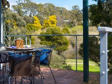 Boatshed Villa Green Door