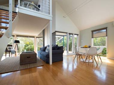 Boatshed Villa Yellow Door