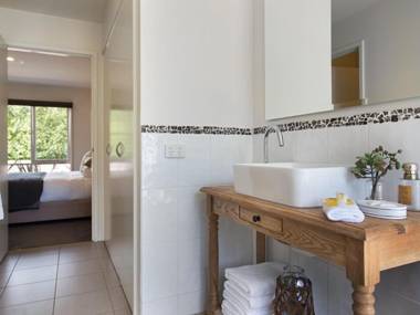 Boatshed Villa Yellow Door