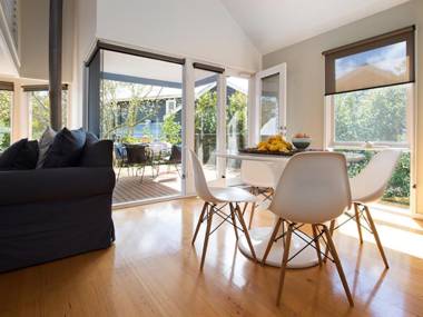 Boatshed Villa Yellow Door