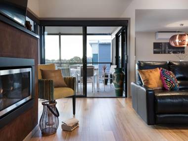 Retreat Lake Daylesford