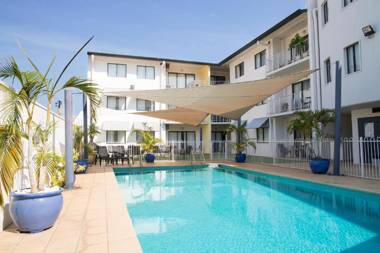 Metro Advance Apartments & Hotel
