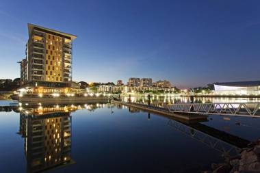 Saltwater Suites - 12 & 3 Bed Waterfront Apartments