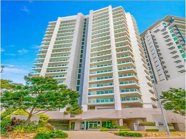 ZEN BY THE WATER - Darwin's Premier Ocean View Family Retreat