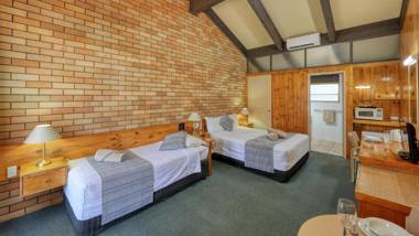 All Travellers Motor Inn