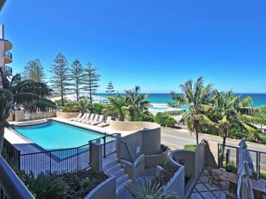 Clubb Coolum Beach Resort