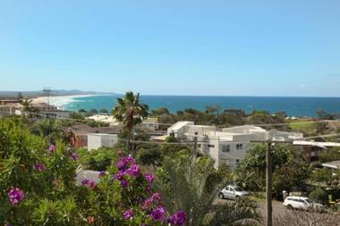 32 Barra Crescent Coolum Beach. Bond 500 FOXTEL WIFI Linen Supplied