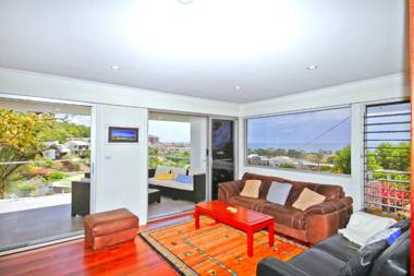 32 Barra Crescent Coolum Beach. Bond 500 FOXTEL WIFI Linen Supplied
