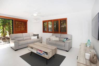 FABULOUS HOLIDAY HIDEAWAY - COOLUM BEACH