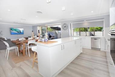 Beautiful Beachhouse in the Heart of Town