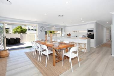 Beautiful Beachhouse in the Heart of Town