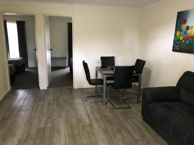 Sportsmans Motor Inn