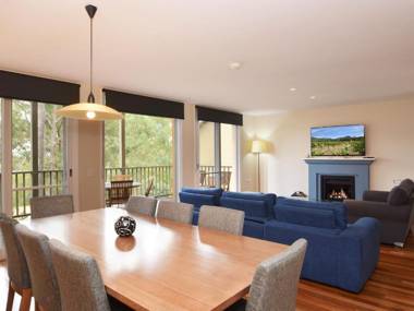 Villa 3br De Saran Resort Condo located within Cypress Lakes Resort (nothing is more central)