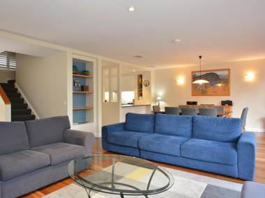 Villa 3br De Saran Resort Condo located within Cypress Lakes Resort (nothing is more central)