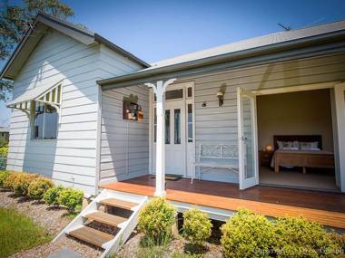 Wine Country Cottage located right at the Hunter Valley gateway close to everything