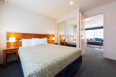 Canberra Parklands Central Apartment Hotel