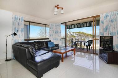 Lowanna Unit 10 24 Bulcock Beach Esplanade Bulcock Beach