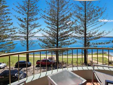 Eastbourne U6 80 Esplanade. Golden Beach