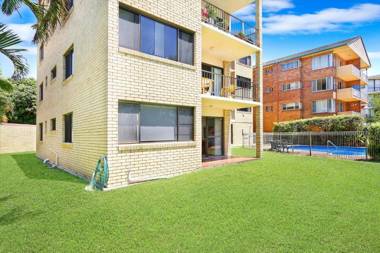 Golden Shores Unit 1 21 Landsborough Parade