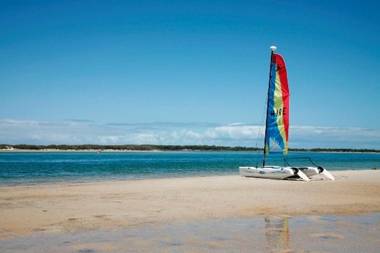 Golden Shores Unit 1 21 Landsborough Parade