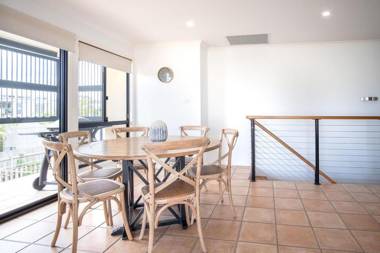 Stones Throw To Shelly Beach - Pet Friendly only a minutes walk to Shelly Beach!