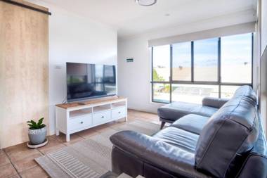 Stones Throw To Shelly Beach - Pet Friendly only a minutes walk to Shelly Beach!
