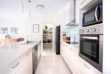 Golden Beach Family Home with Pool - Friends And Family Unite Here