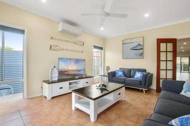 Booker Parade 22 Golden beach