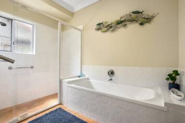 Booker Parade 22 Golden beach