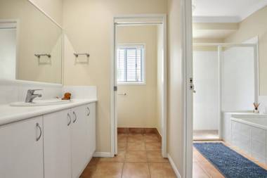 Booker Parade 22 Golden beach