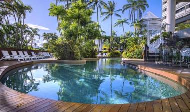 Cairns Luxury Seafront Apartment