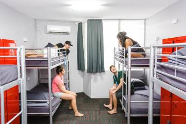 Mad Monkey Backpackers Waterfront