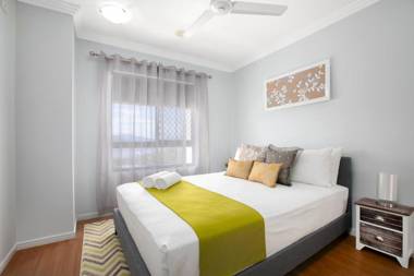 Chic City Apartment with Waterfront Views