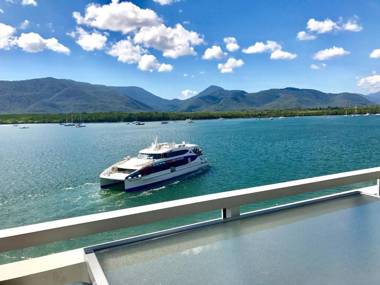 Cairns Waterfront Luxury at Harbourlights