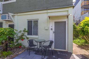 Easy Going Holiday Unit On McKenzie MK6