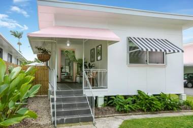 Tropicana Bungalow - Retro Dog friendly Getaway