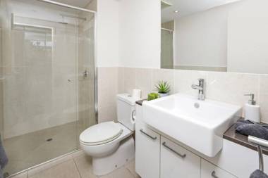 Pool View City Centre Apartment 206