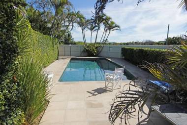 Byron Bay Accom Unit 3 34 Kendall Street - Three by the Sea