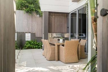 KoKo's Beach House 4