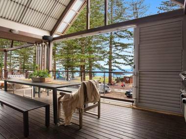 Your Luxury Escape - On The Bay - Stunning Beachfront Apartment