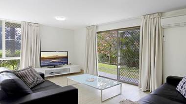 1/56 Lawson Street@Clarkes Beach