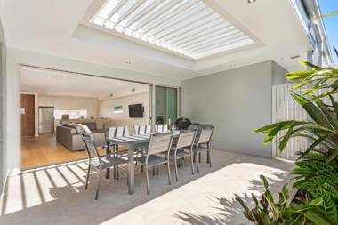 Your Luxury Escape - Ocean Sapphire