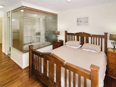 Sixteen at Cape View Escapes