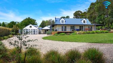 Duncraig House - open fireplace spa pet friendly