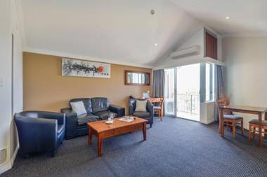 Burnett Riverside Hotel