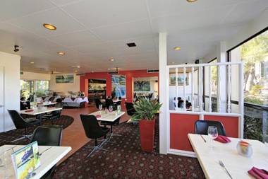 Smart Motels Bert Hinkler