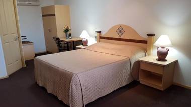 Villa Mirasol Motor Inn